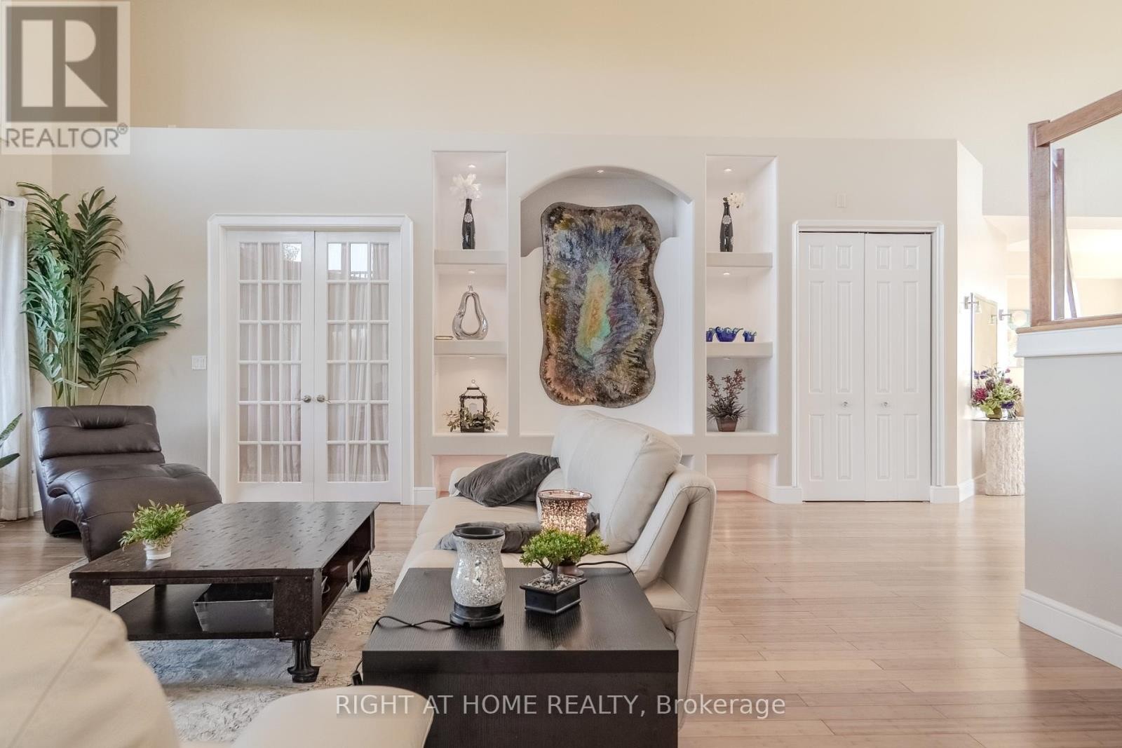 












843 COUNTY RD 2

,
Lakeshore,




Ontario
N0R1A0

