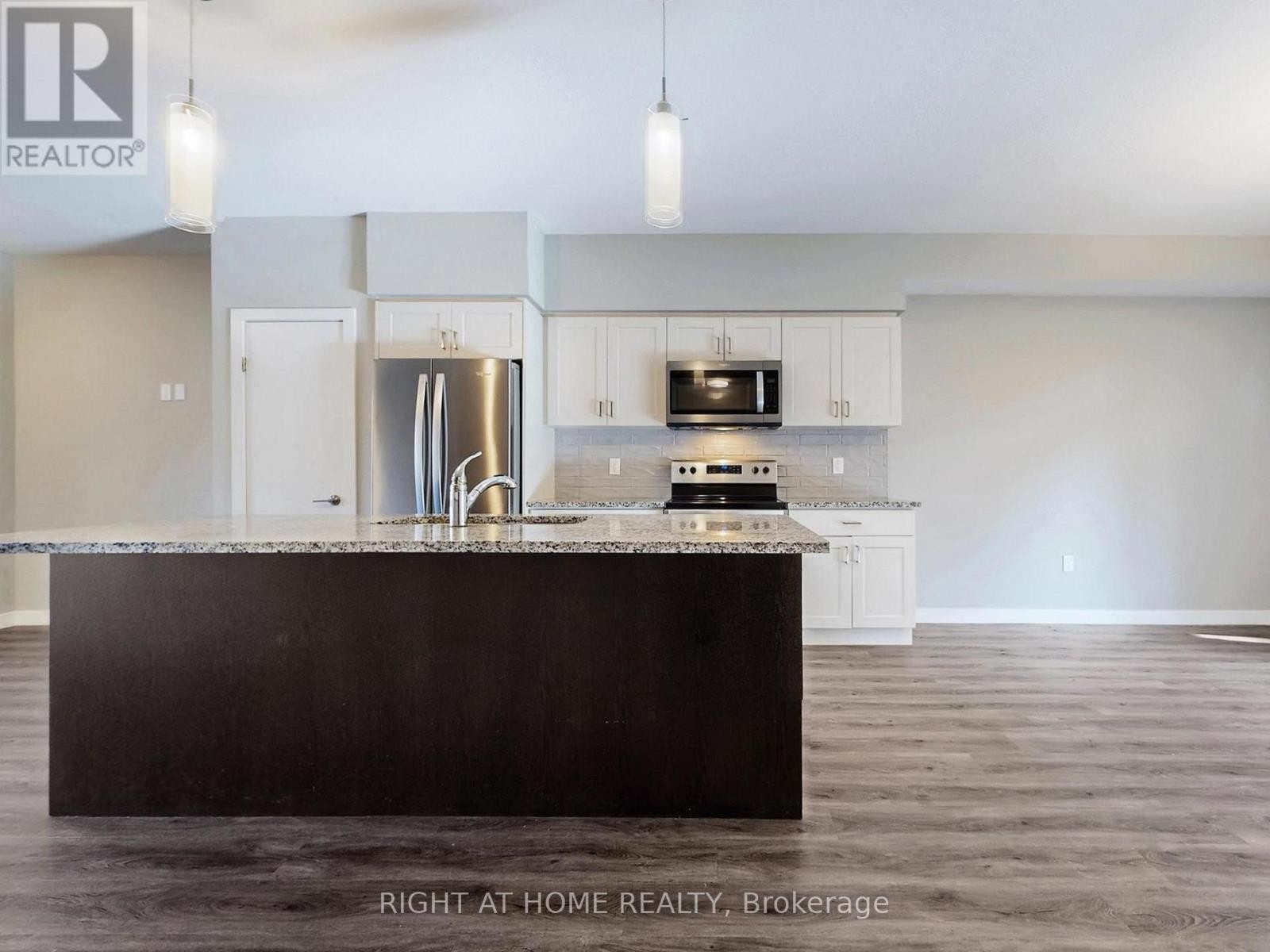 












07 - 83 BEECHWOOD AVENUE

,
Guelph (Junction/Onward Willow),




Ontario
N1H5Z7

