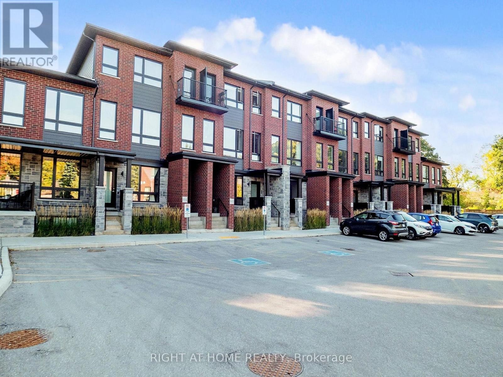












07 - 83 BEECHWOOD AVENUE

,
Guelph (Junction/Onward Willow),




Ontario
N1H5Z7

