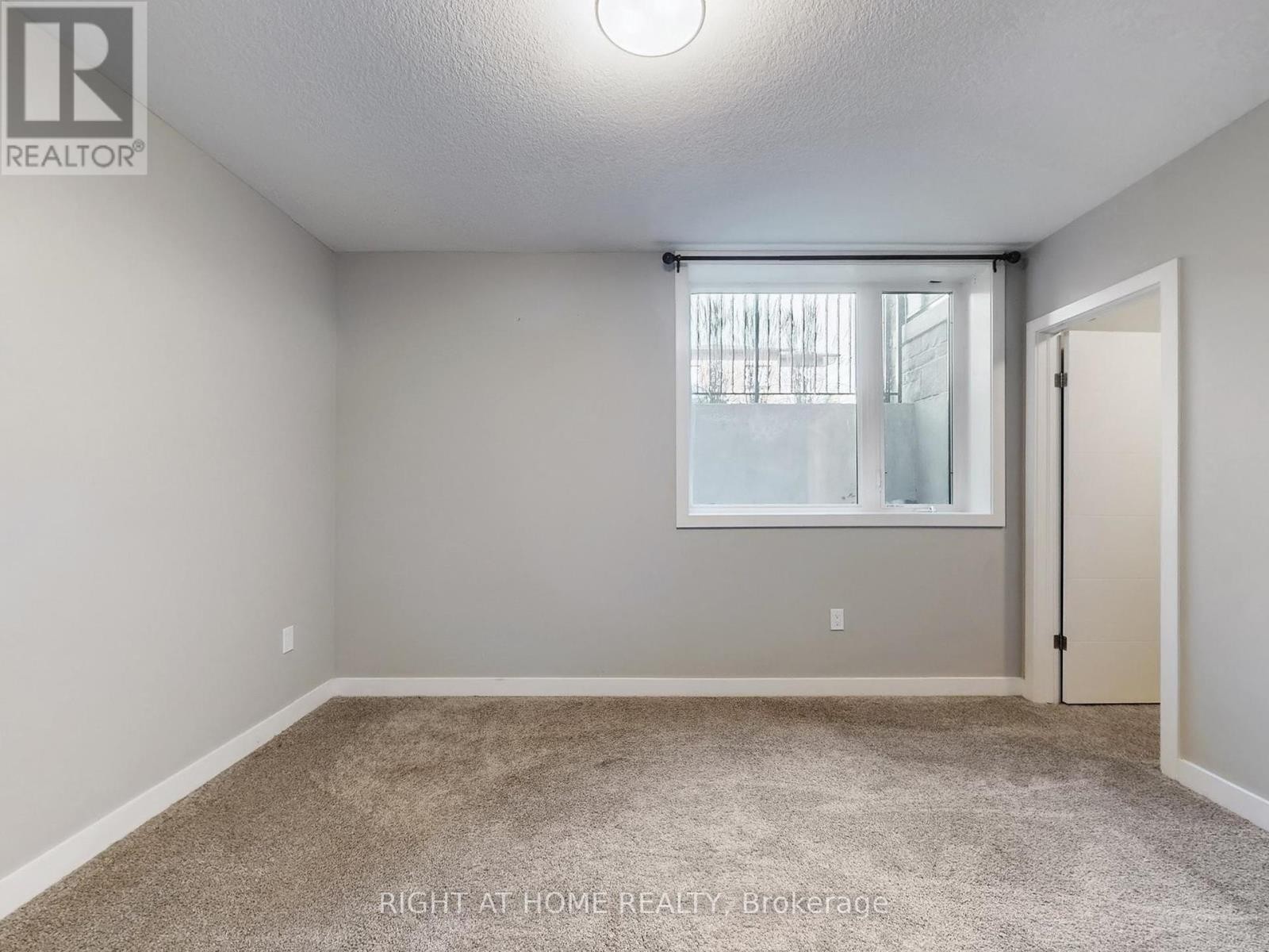 












07 - 83 BEECHWOOD AVENUE

,
Guelph (Junction/Onward Willow),




Ontario
N1H5Z7


