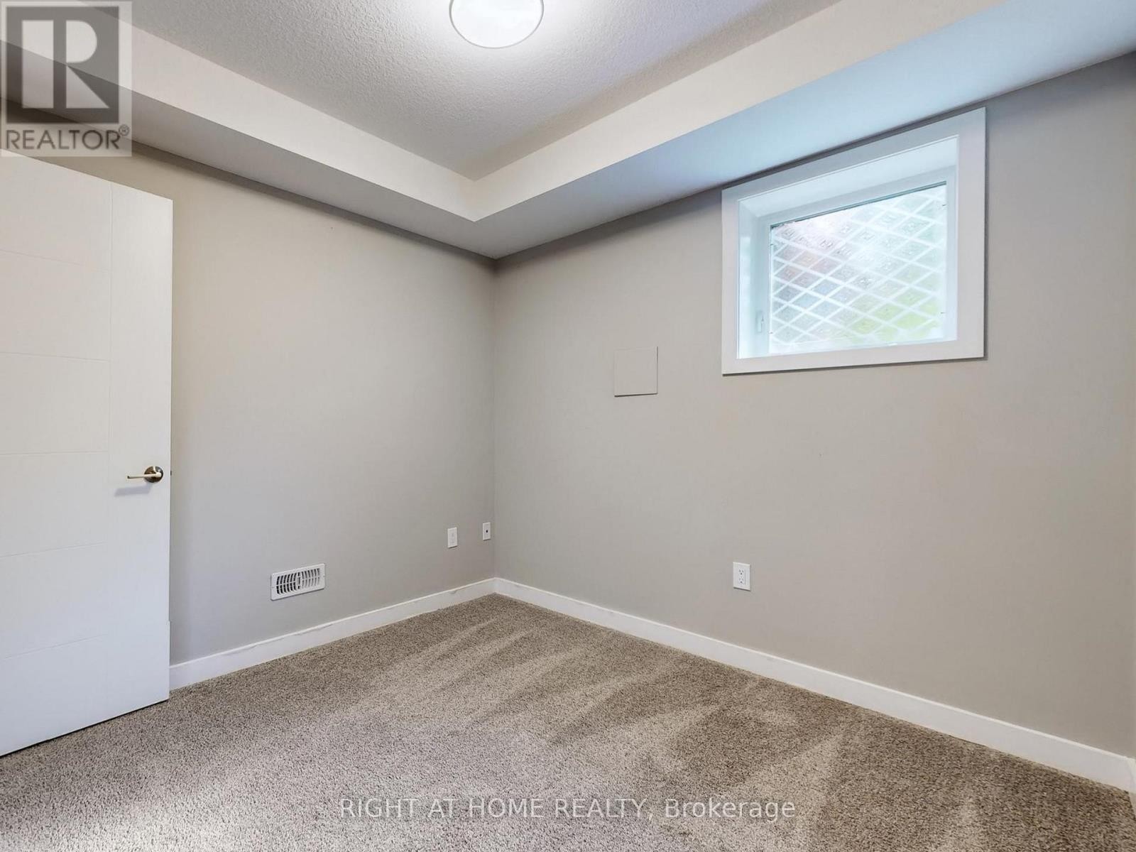 












07 - 83 BEECHWOOD AVENUE

,
Guelph (Junction/Onward Willow),




Ontario
N1H5Z7

