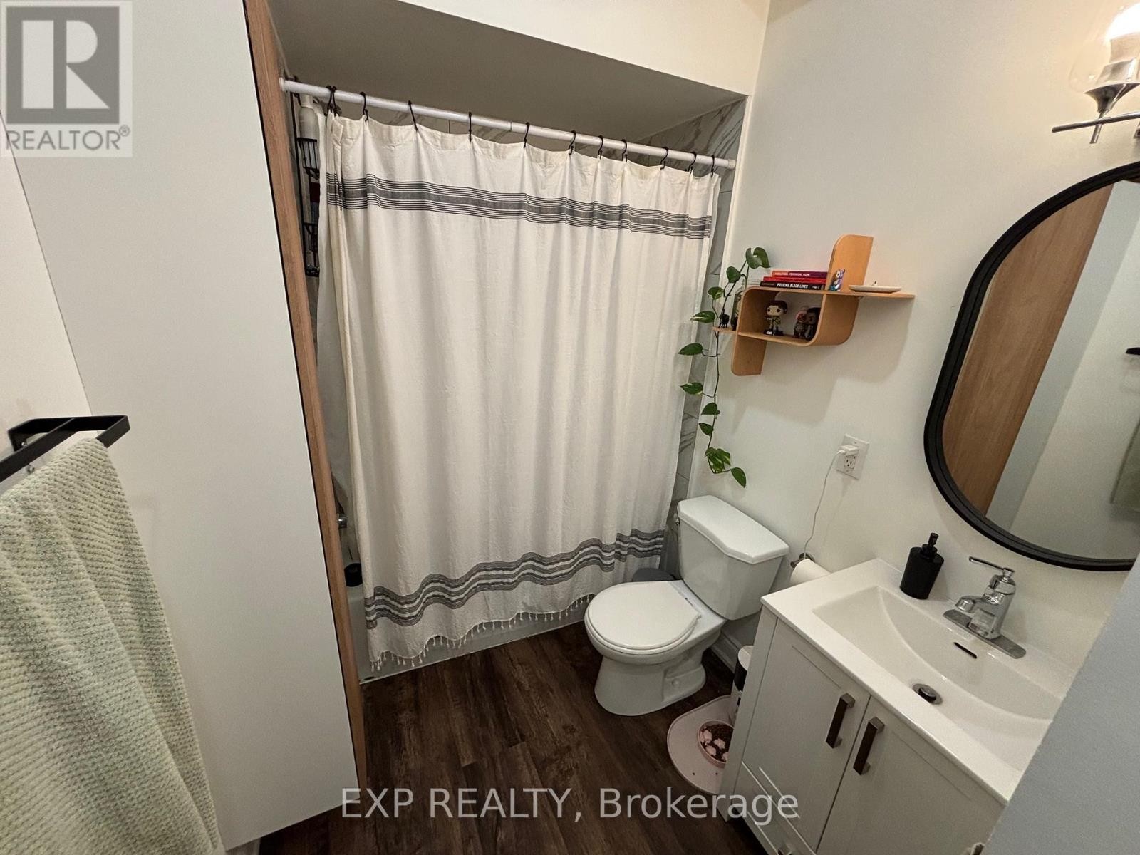 












MAIN - 163 WENTWORTH STREET N

,
Hamilton (Landsdale),




Ontario
L8L5V6

