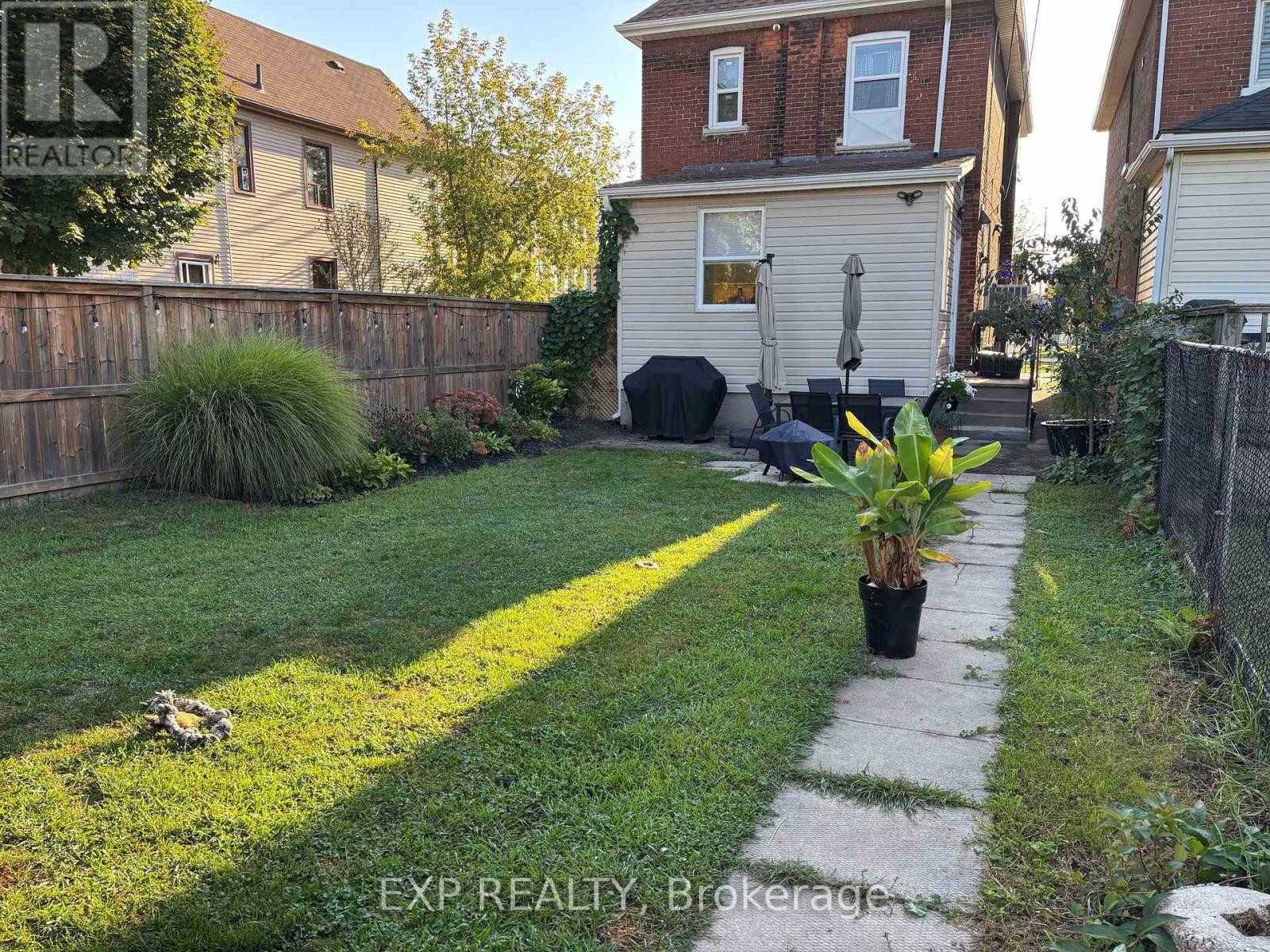 












MAIN - 163 WENTWORTH STREET N

,
Hamilton (Landsdale),




Ontario
L8L5V6

