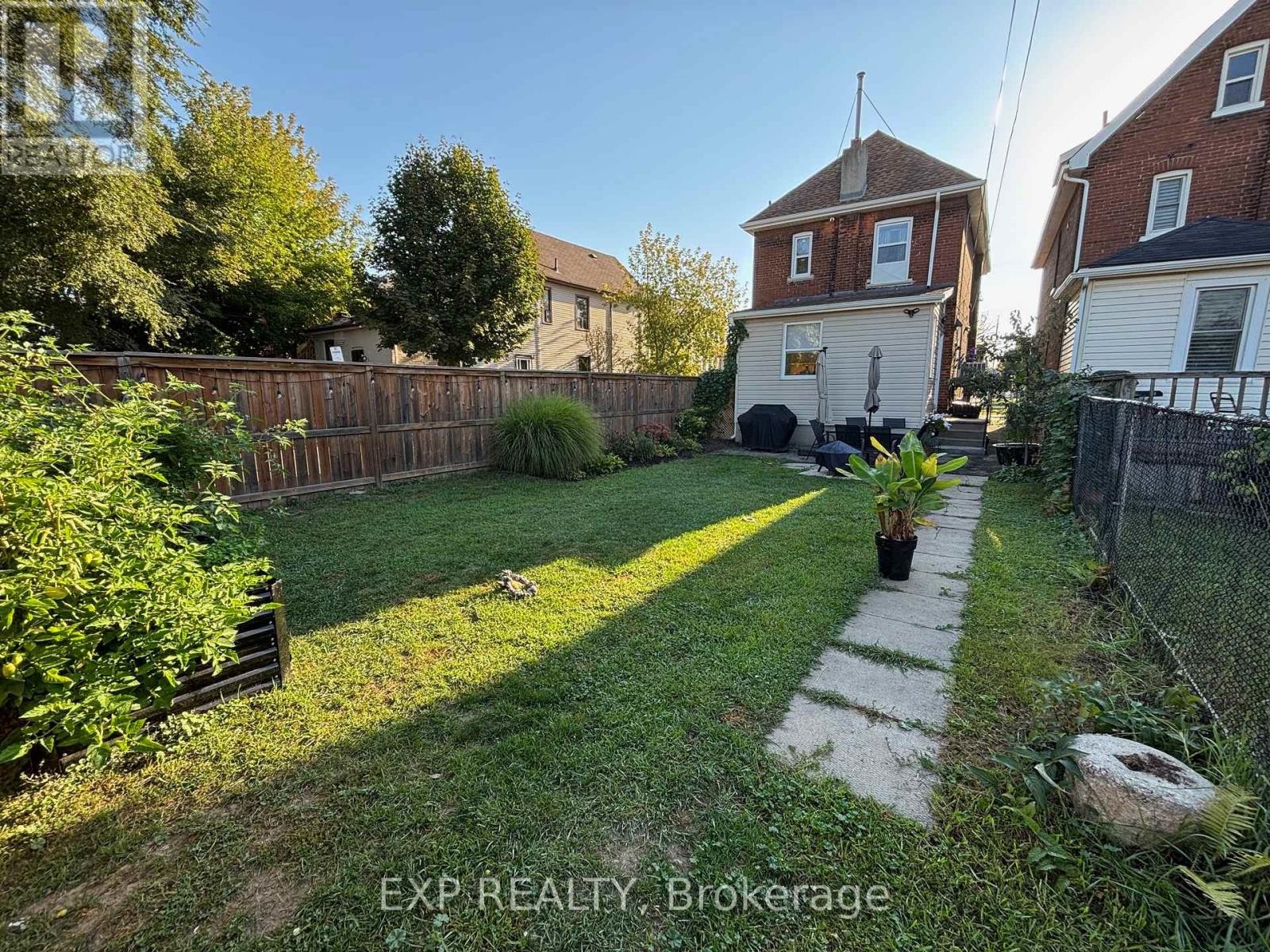 












MAIN - 163 WENTWORTH STREET N

,
Hamilton (Landsdale),




Ontario
L8L5V6

