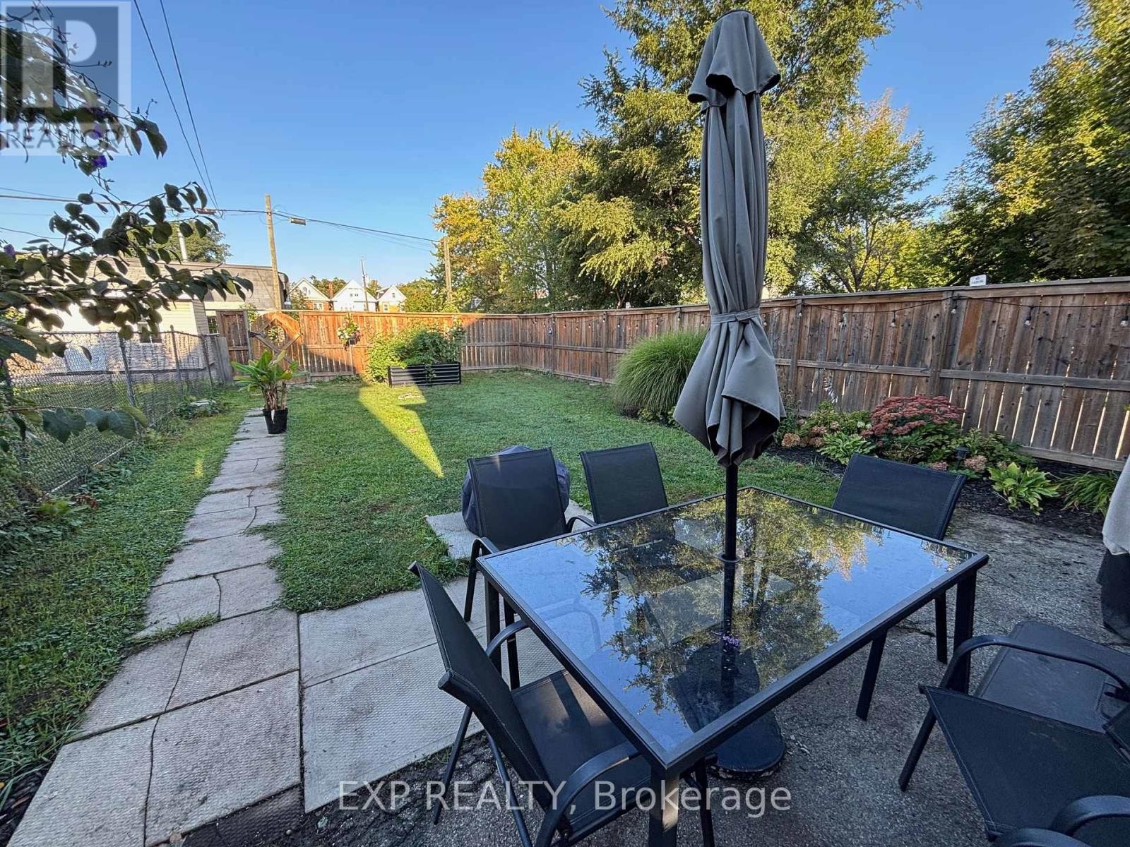 












MAIN - 163 WENTWORTH STREET N

,
Hamilton (Landsdale),




Ontario
L8L5V6

