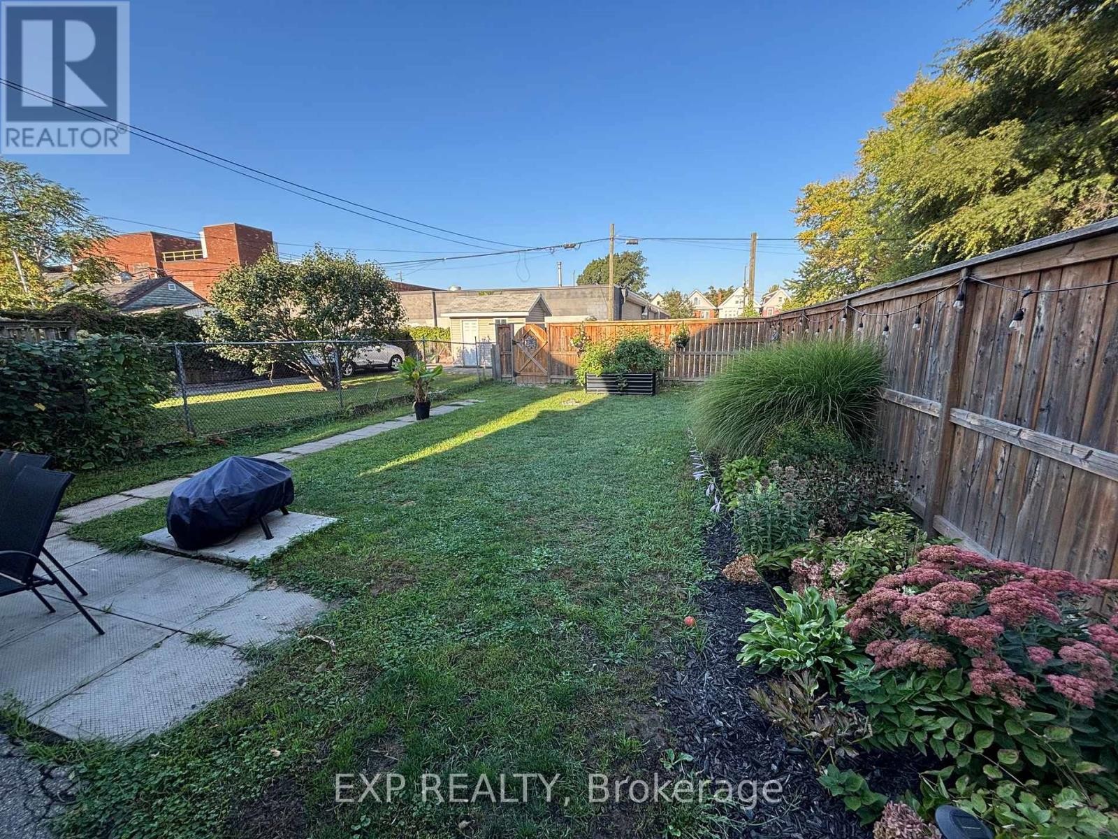 












MAIN - 163 WENTWORTH STREET N

,
Hamilton (Landsdale),




Ontario
L8L5V6

