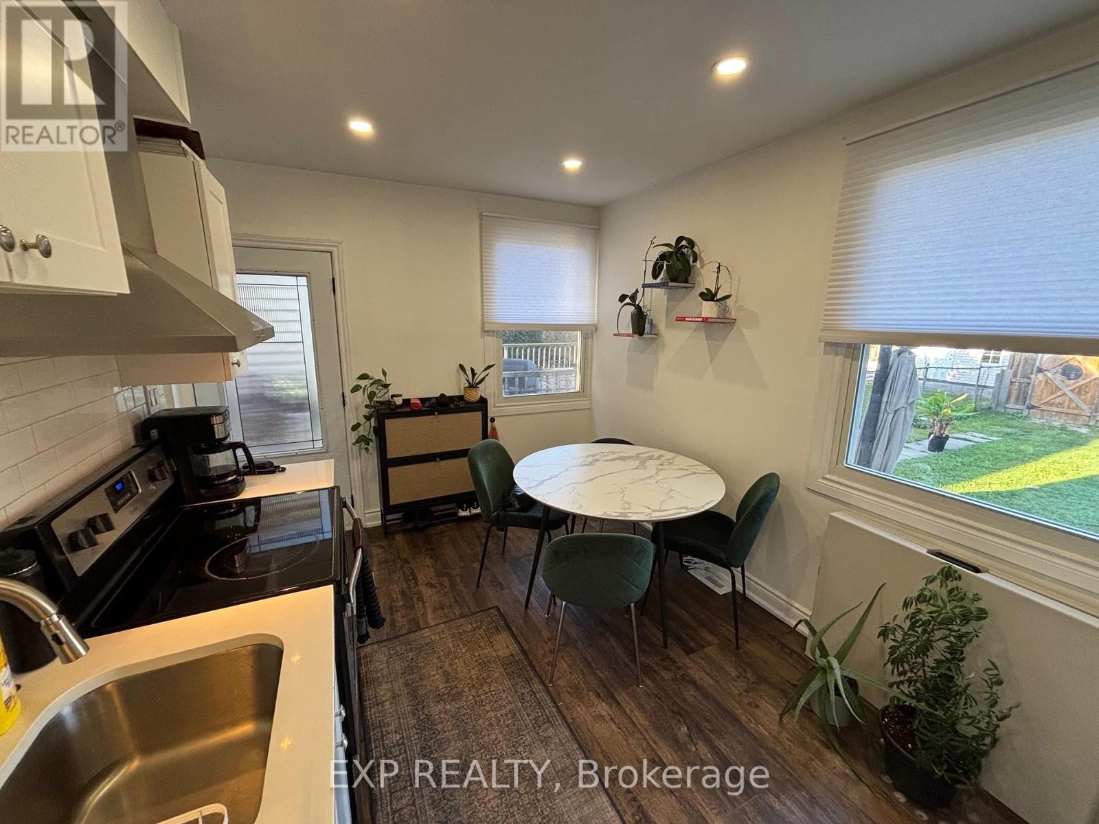 












MAIN - 163 WENTWORTH STREET N

,
Hamilton (Landsdale),




Ontario
L8L5V6

