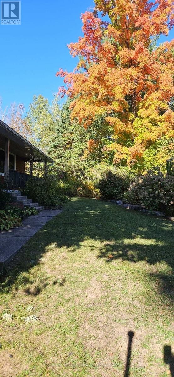 












10175 41 HIGHWAY

,
Addington Highlands (Addington Highlands),




Ontario
K0H1Z0

