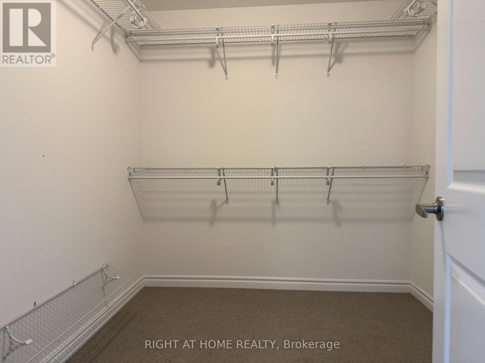 












110 DAUGAARD AVENUE

,
Brant (Paris),




Ontario
N3L0L6

