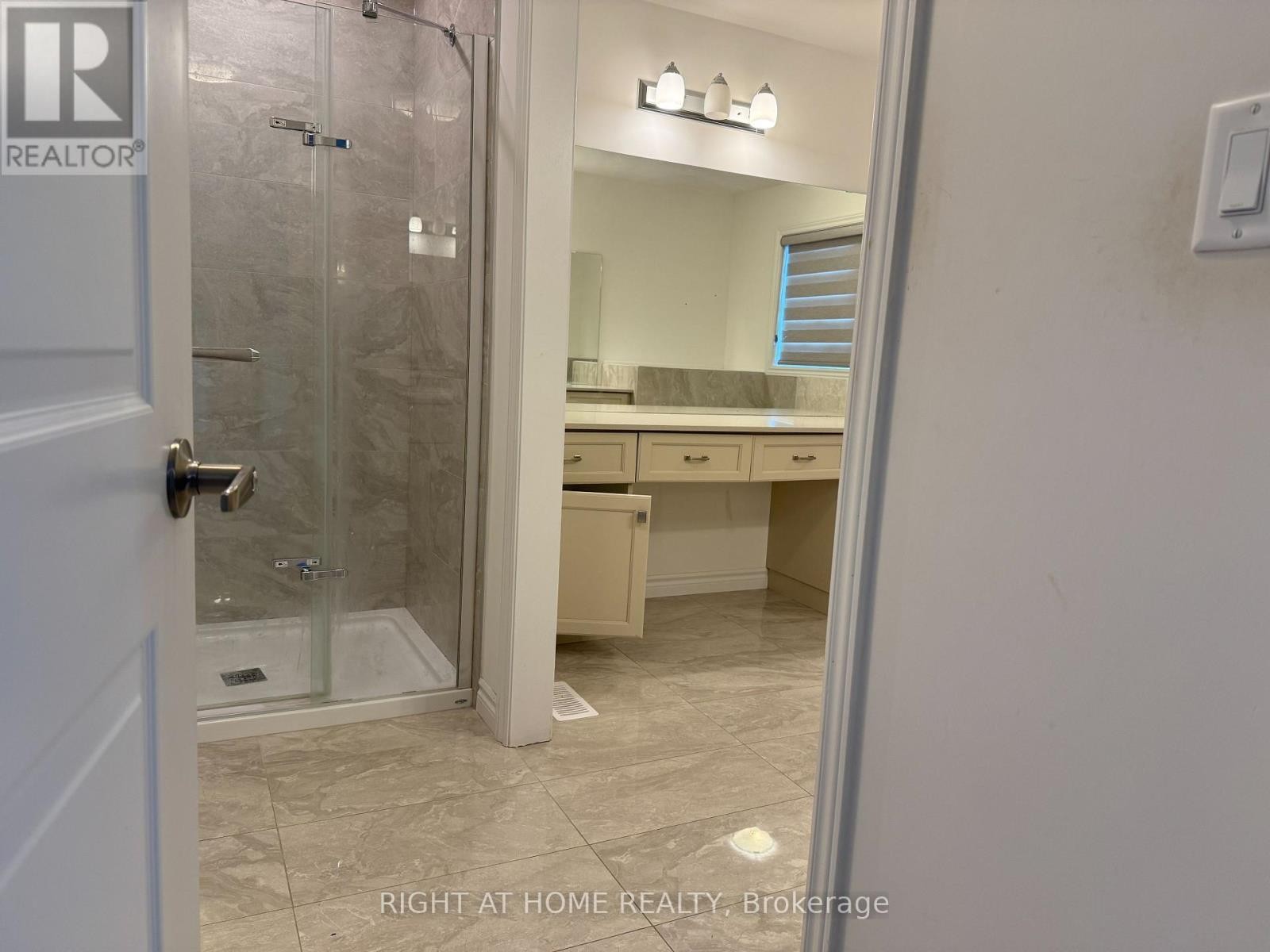 












110 DAUGAARD AVENUE

,
Brant (Paris),




Ontario
N3L0L6

