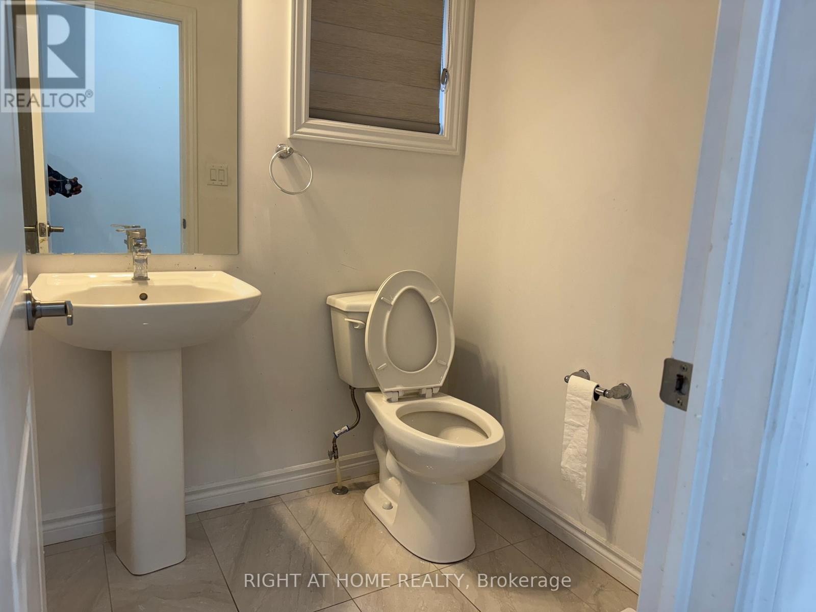 












110 DAUGAARD AVENUE

,
Brant (Paris),




Ontario
N3L0L6


