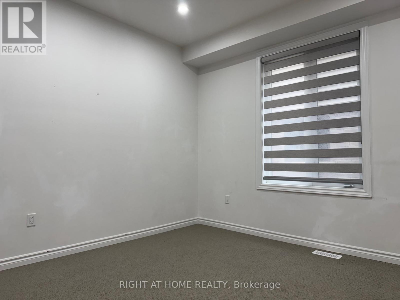 












110 DAUGAARD AVENUE

,
Brant (Paris),




Ontario
N3L0L6

