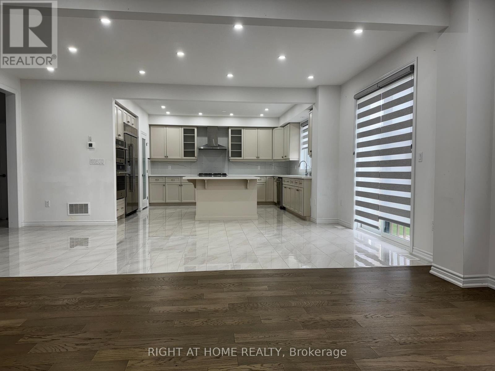 












110 DAUGAARD AVENUE

,
Brant (Paris),




Ontario
N3L0L6

