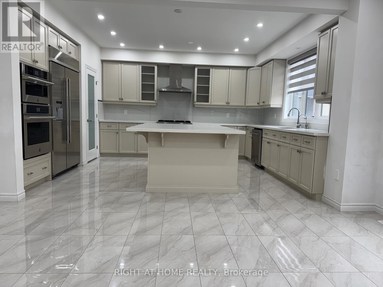 












110 DAUGAARD AVENUE

,
Brant (Paris),




Ontario
N3L0L6

