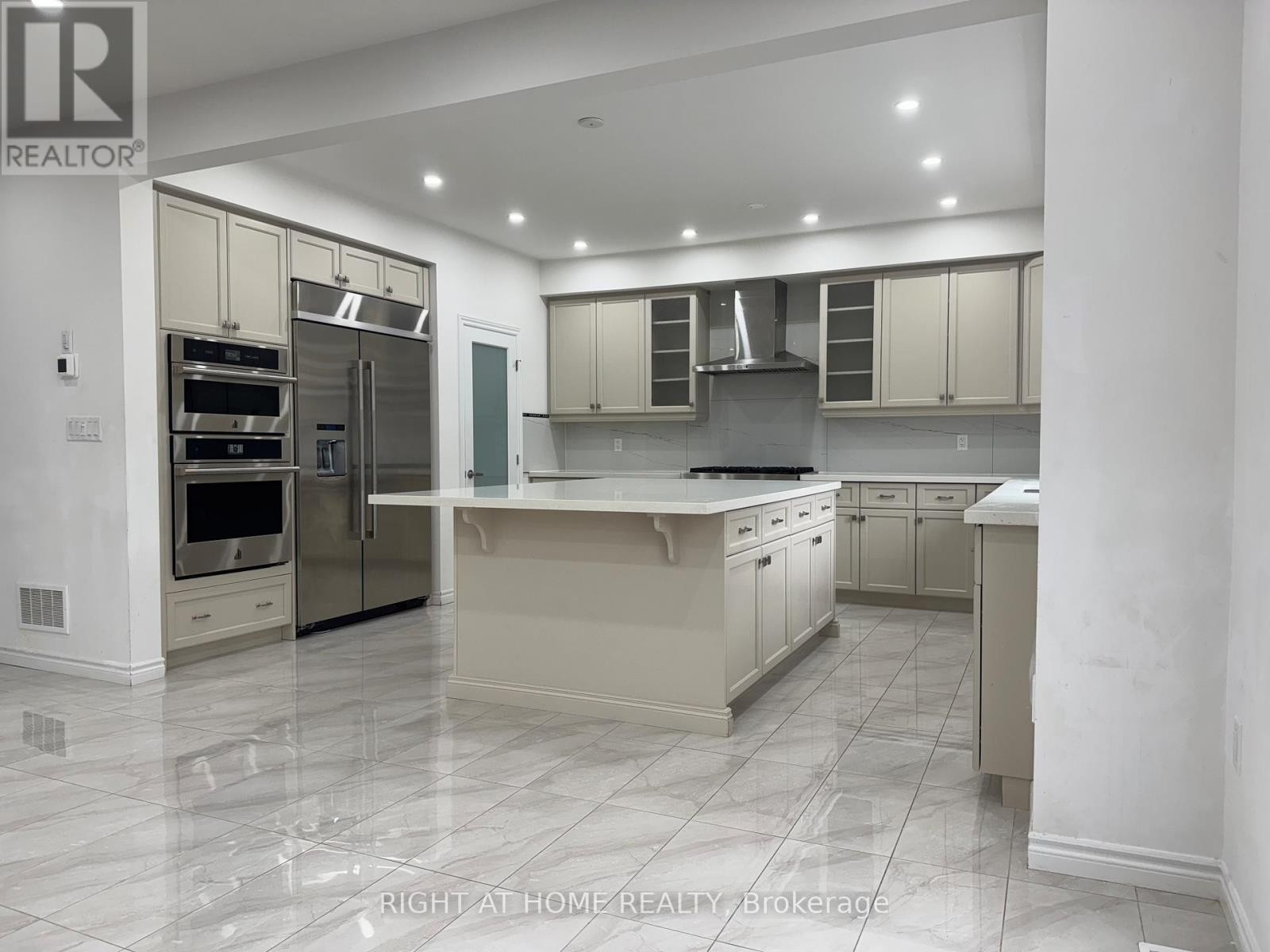 












110 DAUGAARD AVENUE

,
Brant (Paris),




Ontario
N3L0L6

