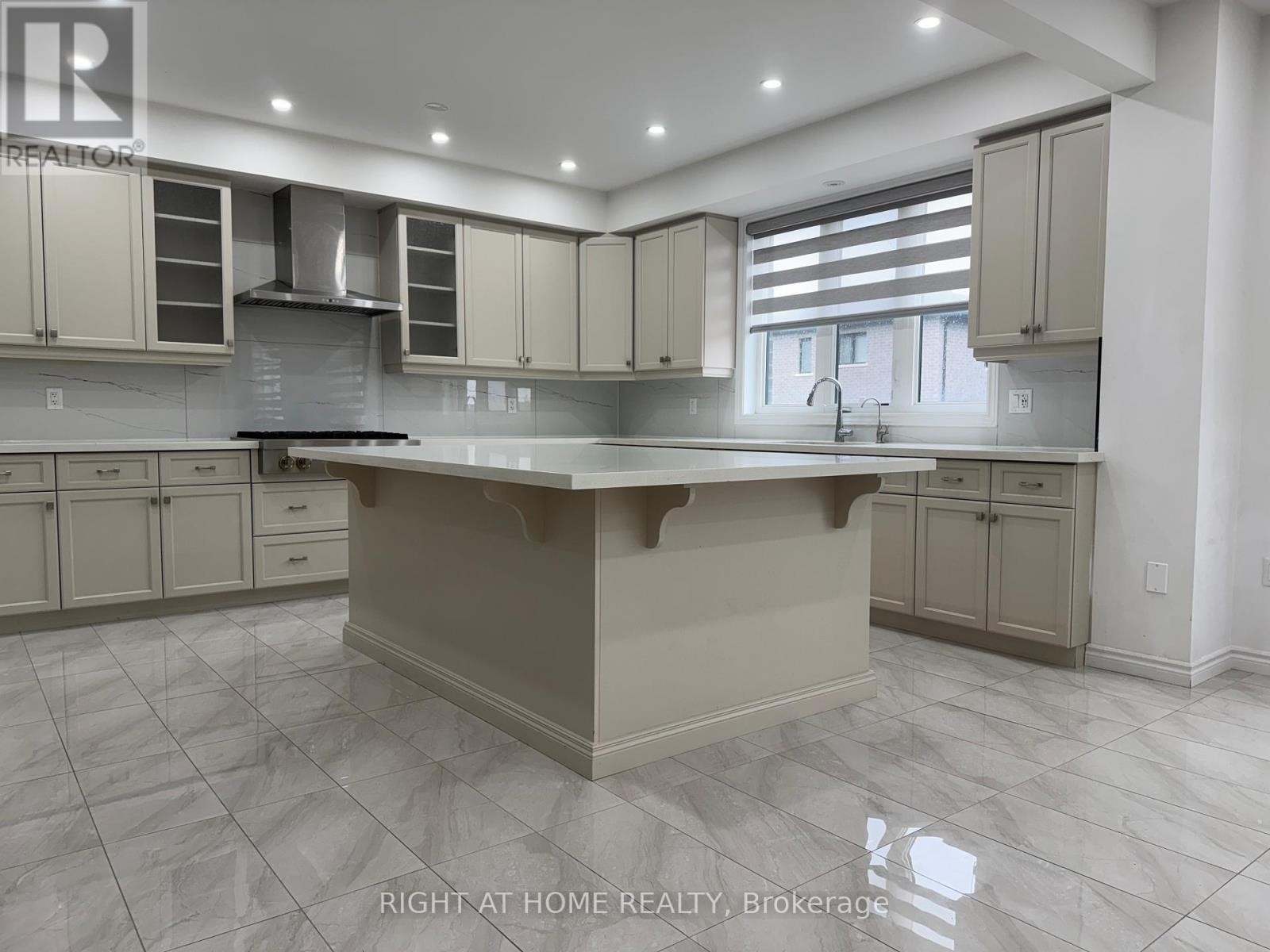 












110 DAUGAARD AVENUE

,
Brant (Paris),




Ontario
N3L0L6

