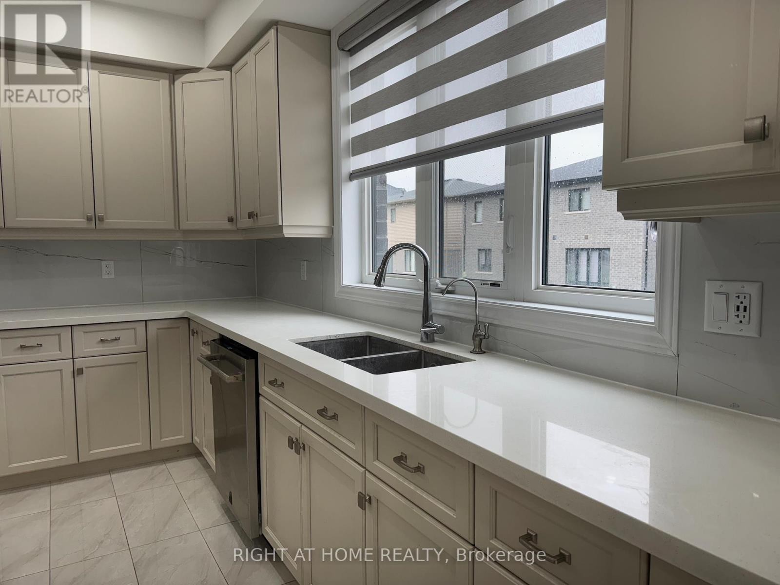












110 DAUGAARD AVENUE

,
Brant (Paris),




Ontario
N3L0L6

