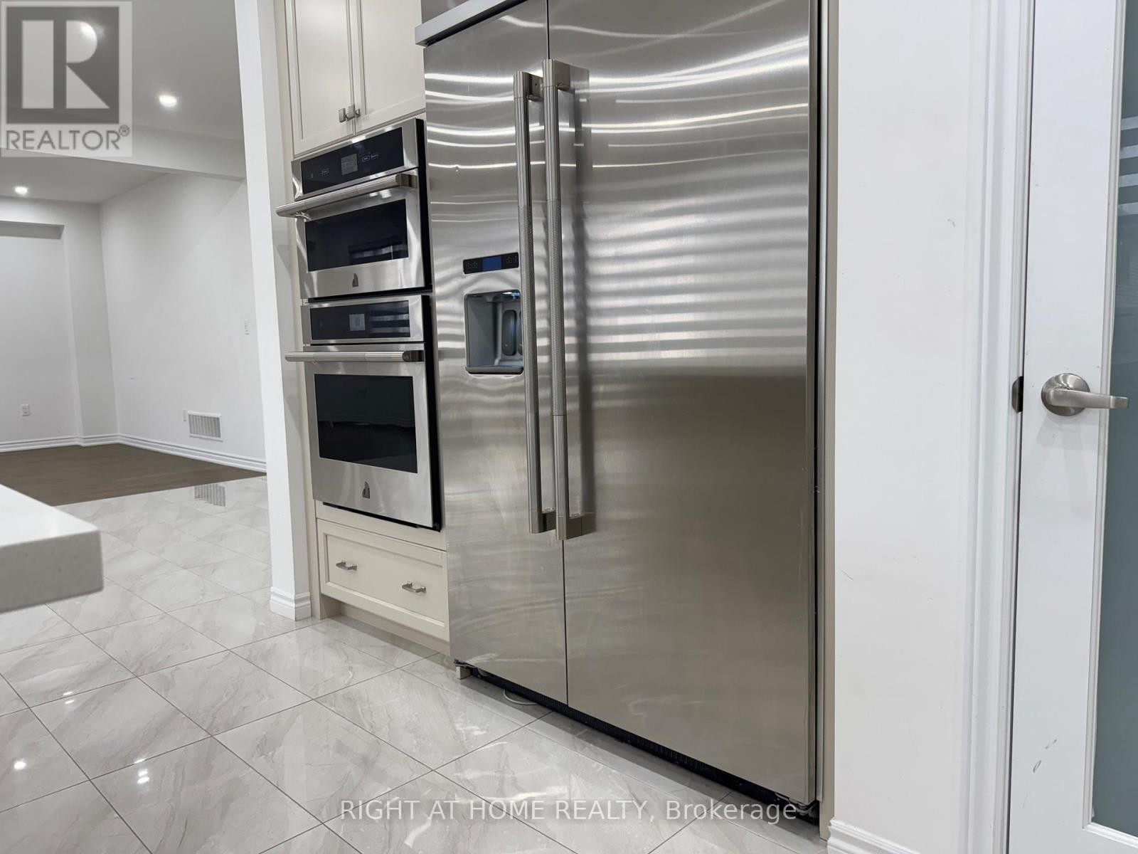 












110 DAUGAARD AVENUE

,
Brant (Paris),




Ontario
N3L0L6

