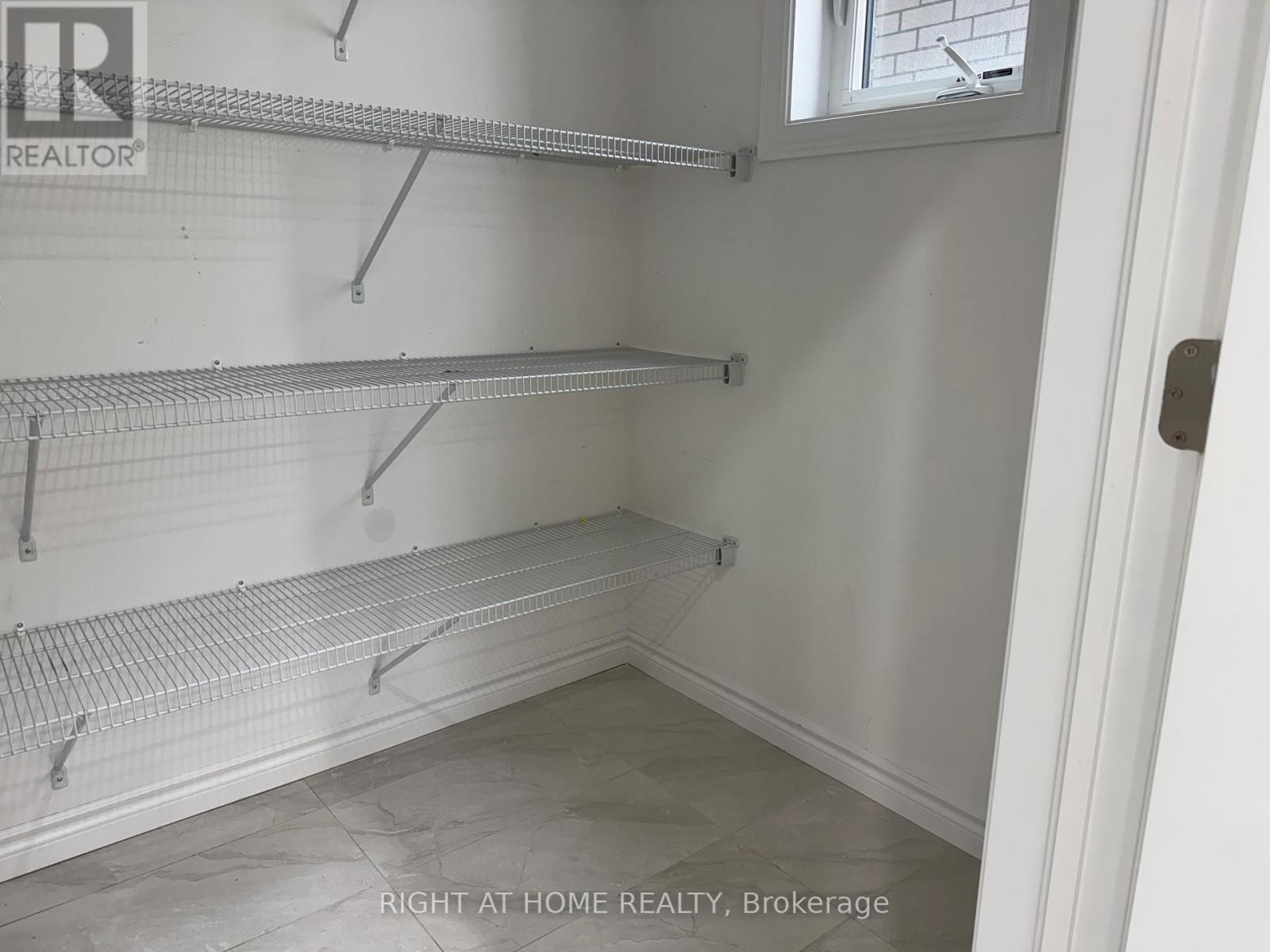 












110 DAUGAARD AVENUE

,
Brant (Paris),




Ontario
N3L0L6

