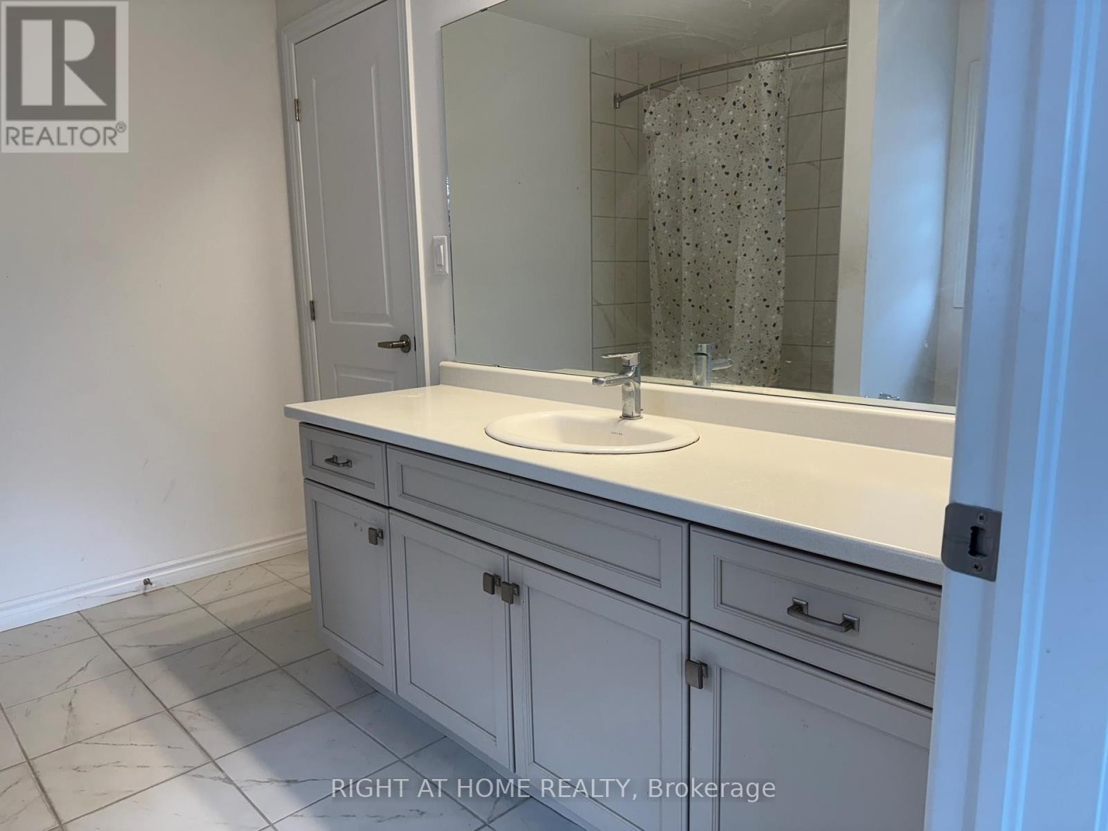 












110 DAUGAARD AVENUE

,
Brant (Paris),




Ontario
N3L0L6

