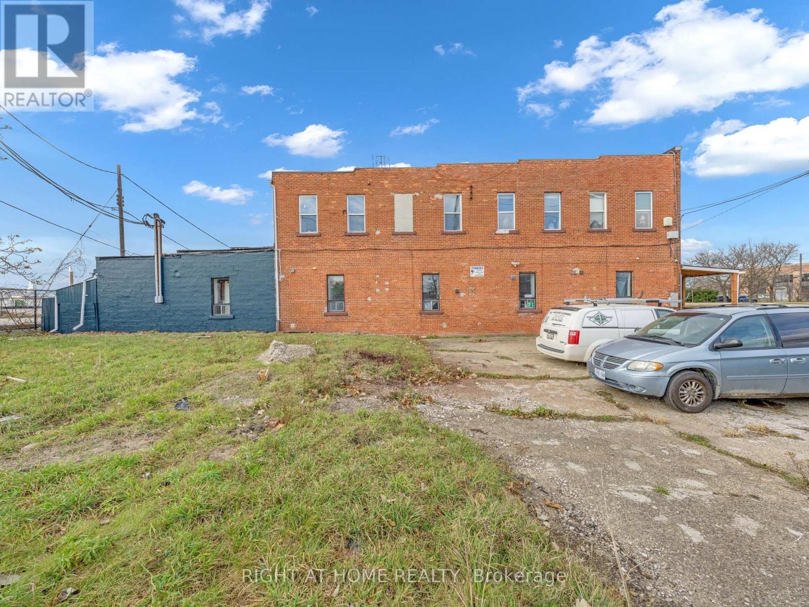 












12 - 279 DROUILLARD ROAD

,
Windsor,




Ontario
N8Y2P4

