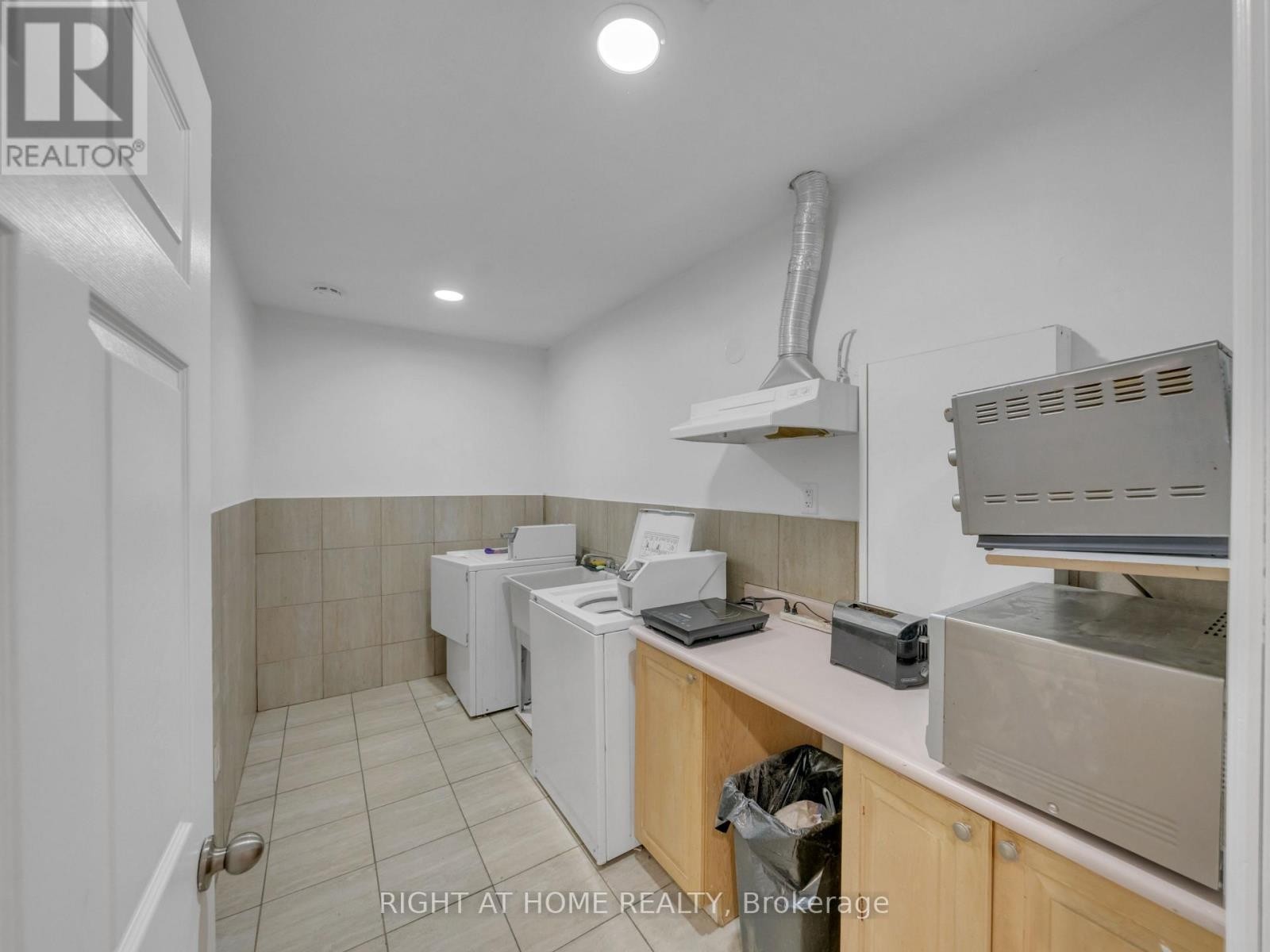 












12 - 279 DROUILLARD ROAD

,
Windsor,




Ontario
N8Y2P4

