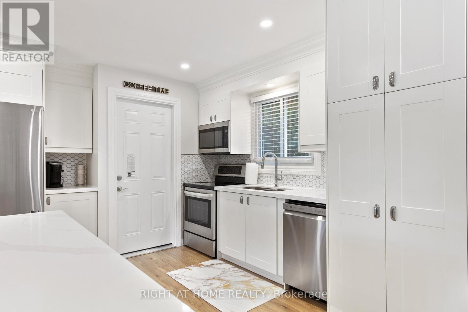 












94 STATES AVENUE

,
Amherstburg,




Ontario
N9V3M3


