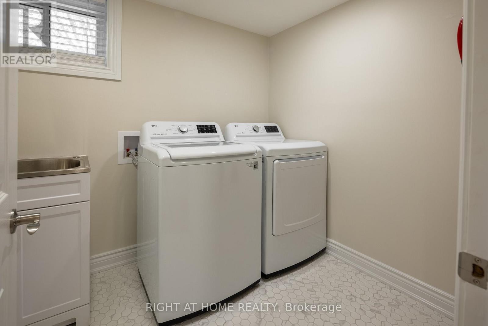 












94 STATES AVENUE

,
Amherstburg,




Ontario
N9V3M3

