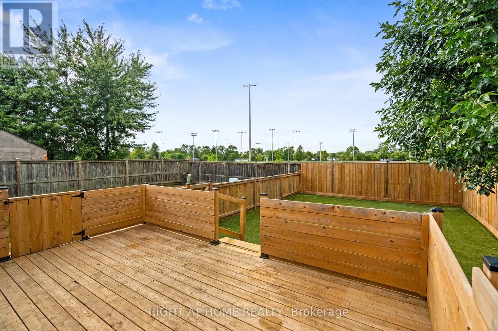 












70 POWERVIEW AVENUE

,
St. Catharines (Western Hill),




Ontario
L2S1X1

