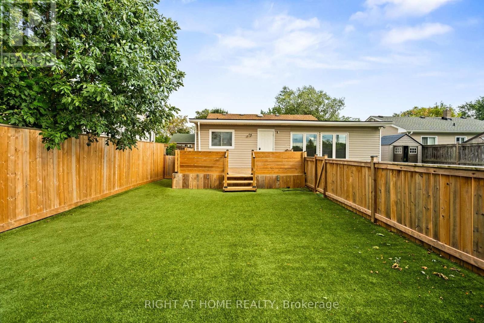 












70 POWERVIEW AVENUE

,
St. Catharines (Western Hill),




Ontario
L2S1X1

