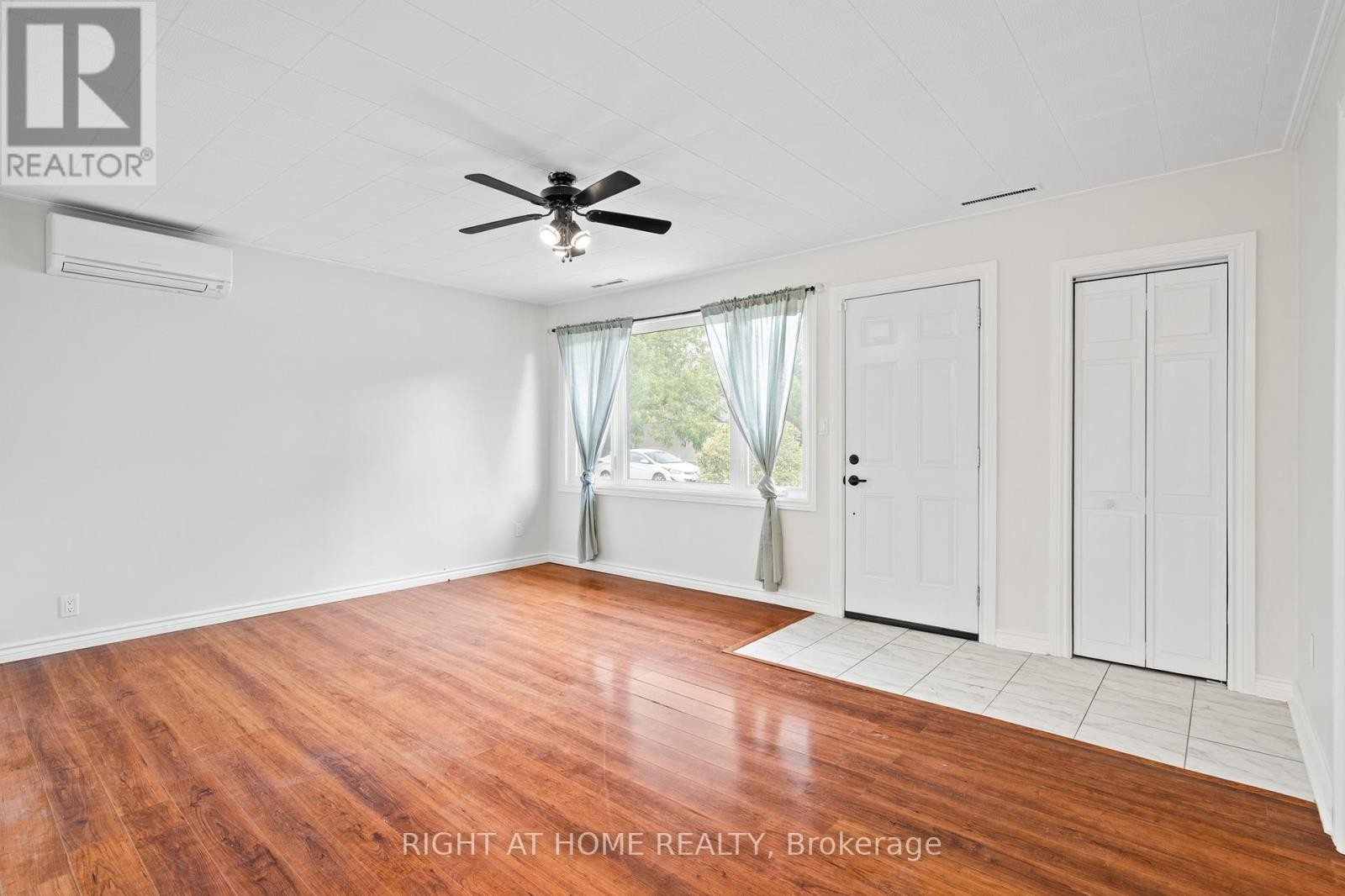 












70 POWERVIEW AVENUE

,
St. Catharines (Western Hill),




Ontario
L2S1X1


