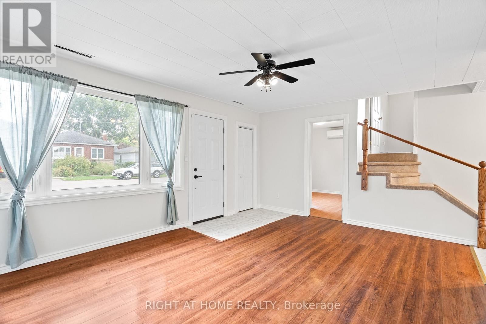 












70 POWERVIEW AVENUE

,
St. Catharines (Western Hill),




Ontario
L2S1X1

