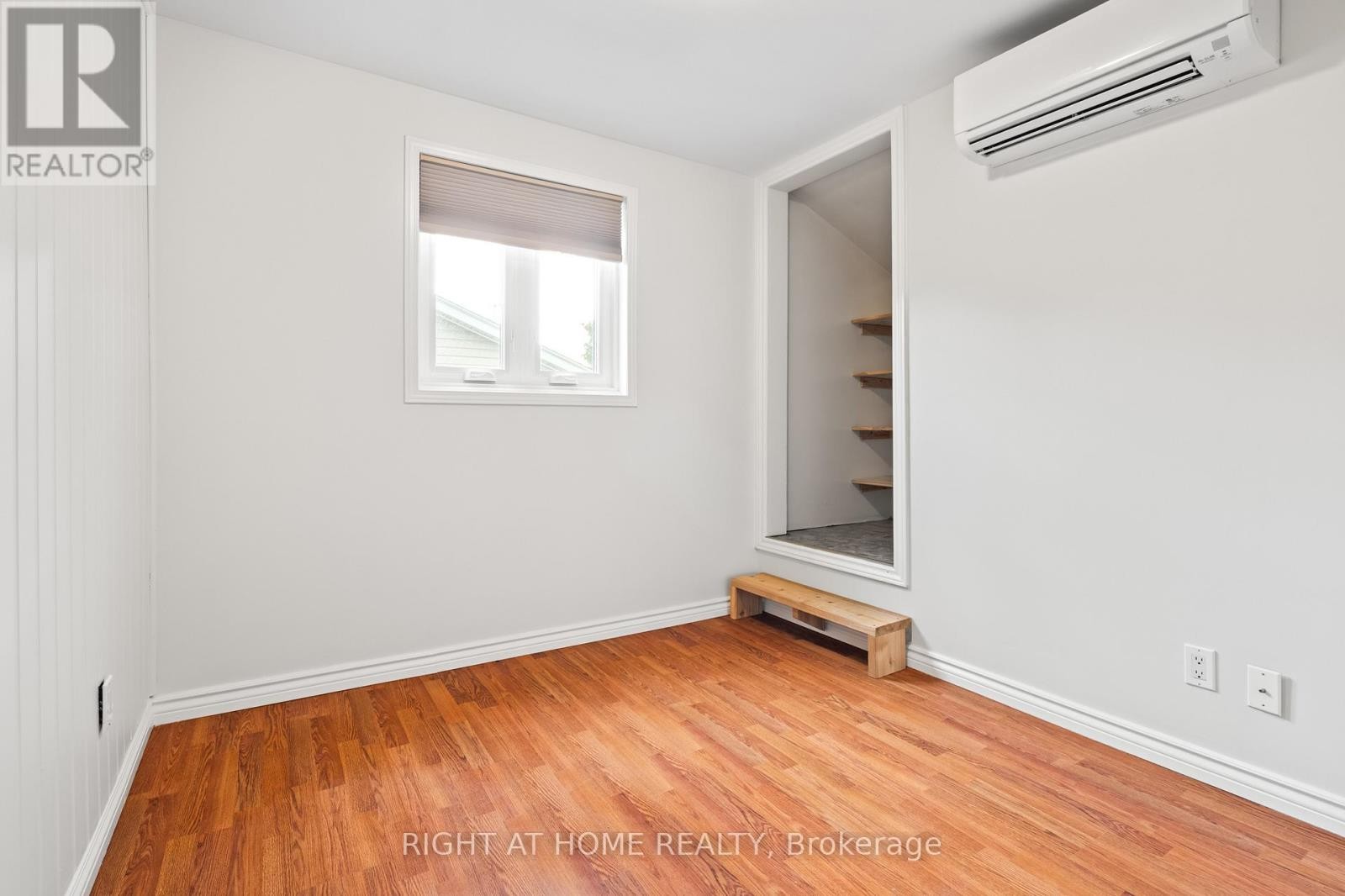 












70 POWERVIEW AVENUE

,
St. Catharines (Western Hill),




Ontario
L2S1X1

