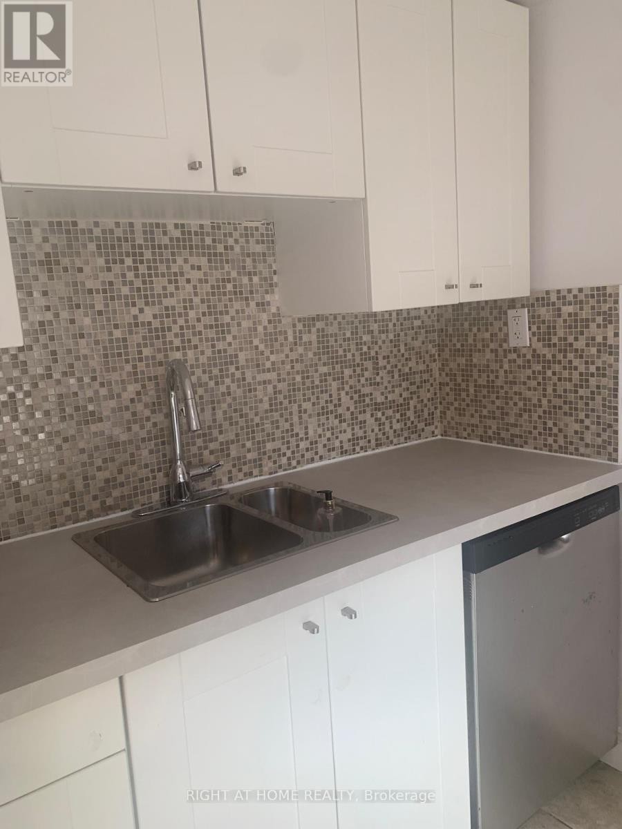 












38 BEECHWOOD AVENUE

,
Hamilton (Stipley),




Ontario
L8L2S4

