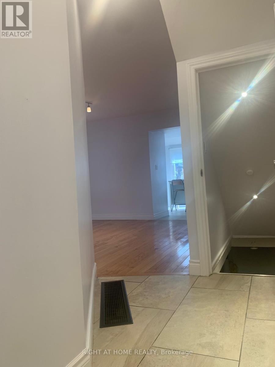 












38 BEECHWOOD AVENUE

,
Hamilton (Stipley),




Ontario
L8L2S4

