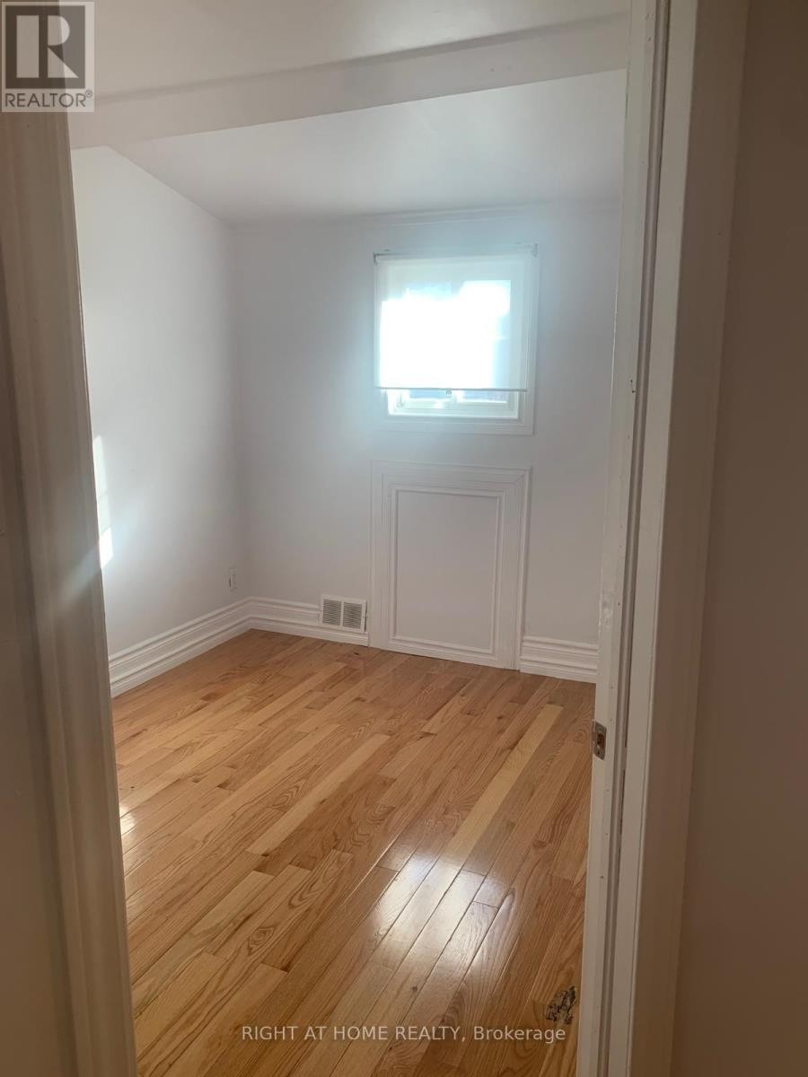 












38 BEECHWOOD AVENUE

,
Hamilton (Stipley),




Ontario
L8L2S4

