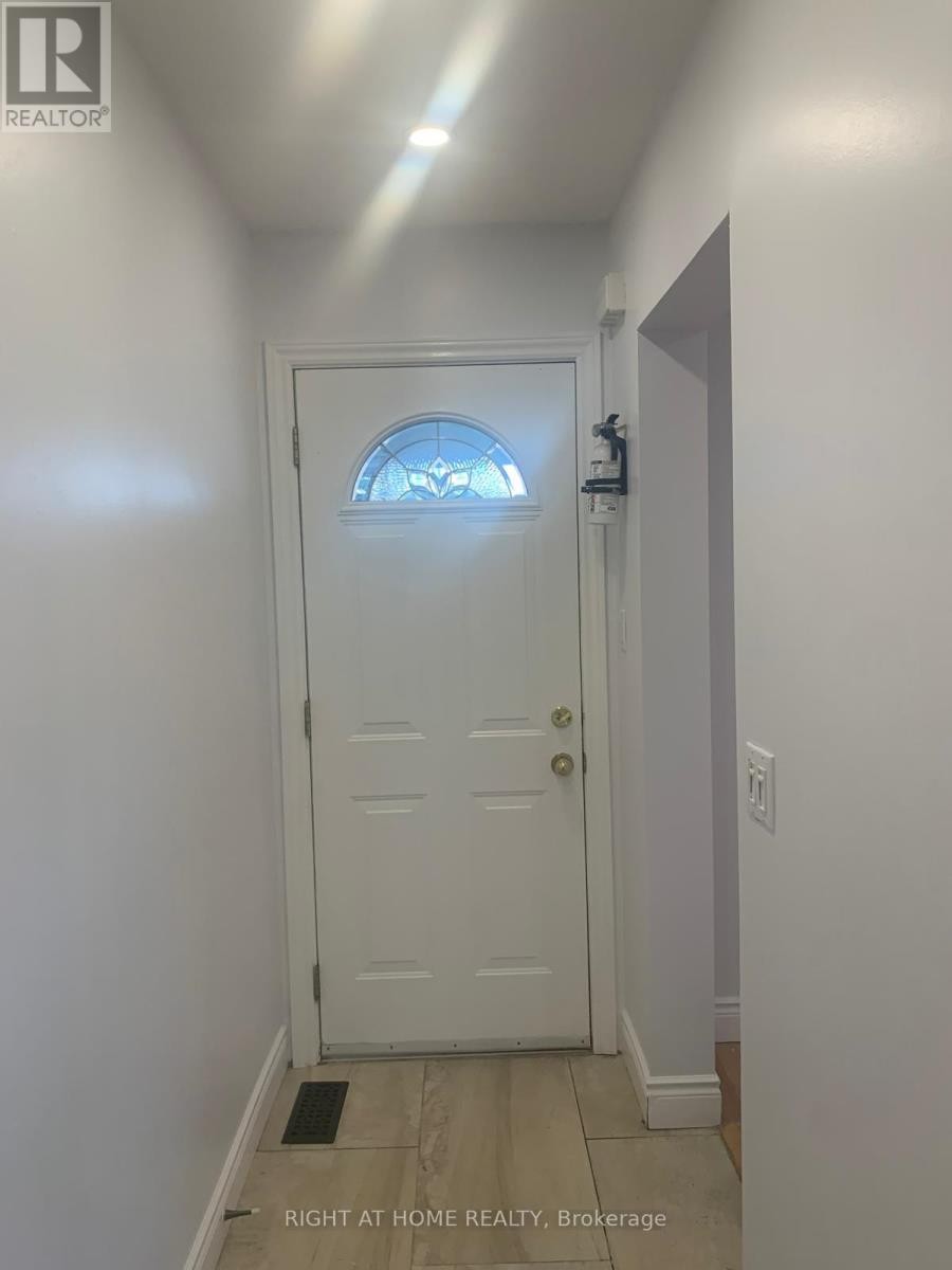 












38 BEECHWOOD AVENUE

,
Hamilton (Stipley),




Ontario
L8L2S4

