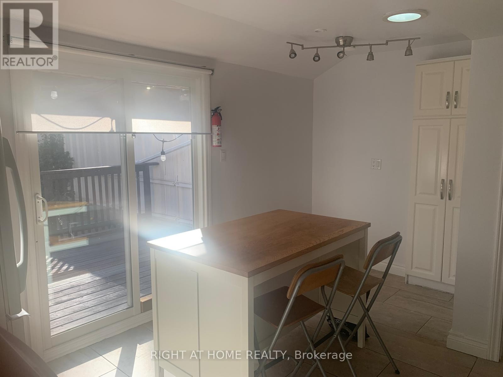 












38 BEECHWOOD AVENUE

,
Hamilton (Stipley),




Ontario
L8L2S4


