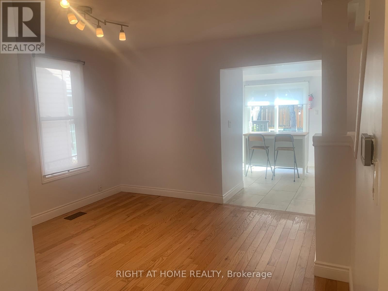 












38 BEECHWOOD AVENUE

,
Hamilton (Stipley),




Ontario
L8L2S4

