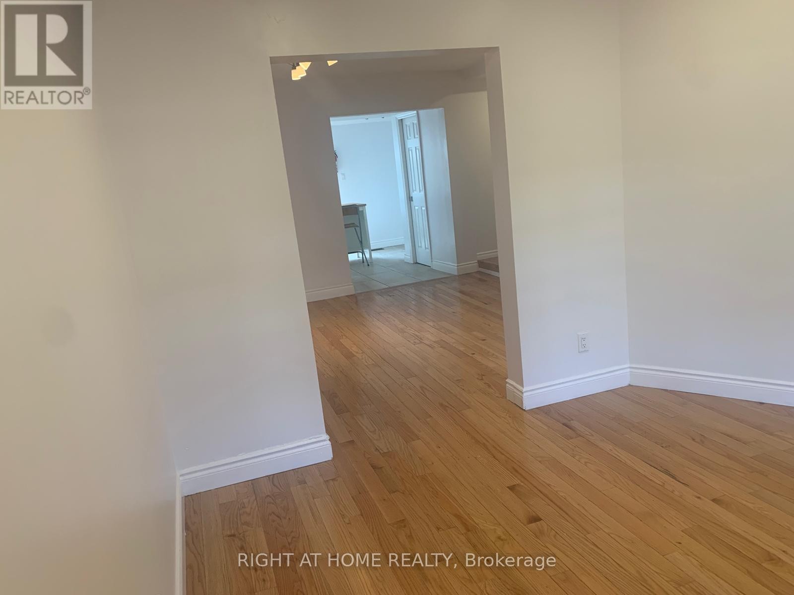 












38 BEECHWOOD AVENUE

,
Hamilton (Stipley),




Ontario
L8L2S4

