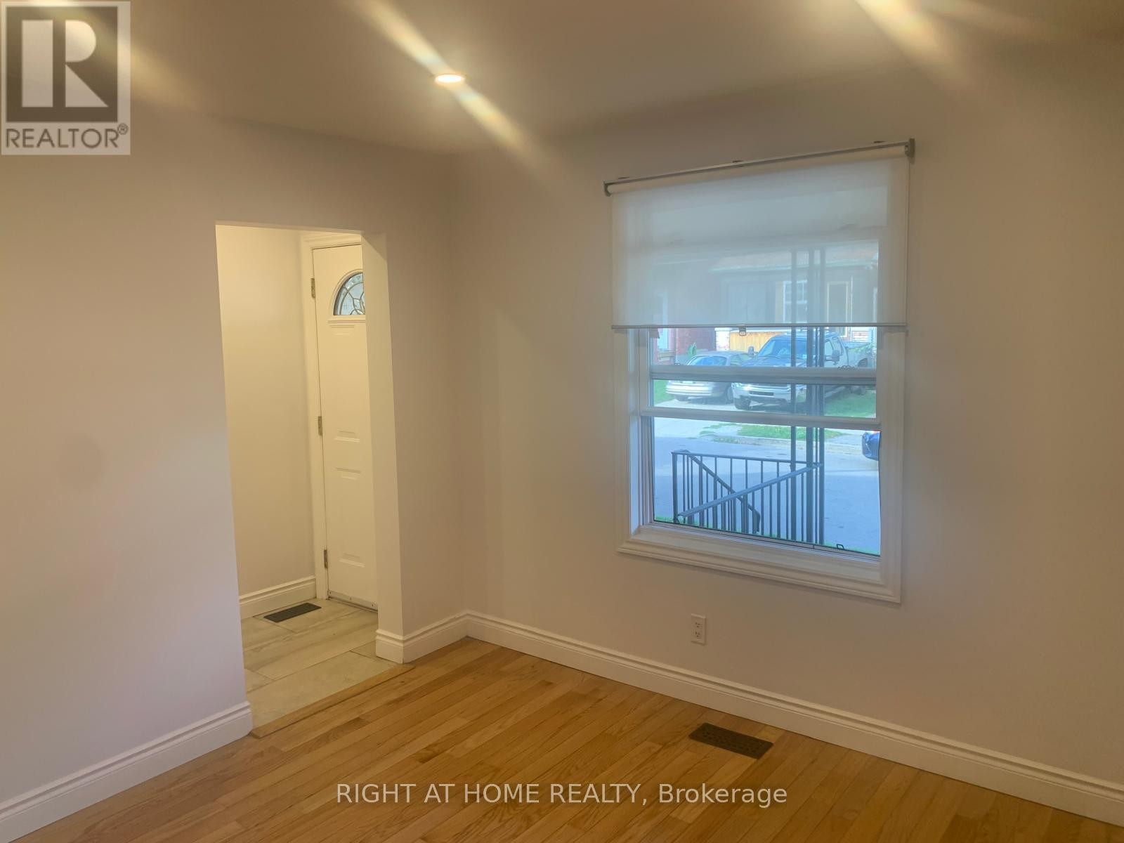 












38 BEECHWOOD AVENUE

,
Hamilton (Stipley),




Ontario
L8L2S4

