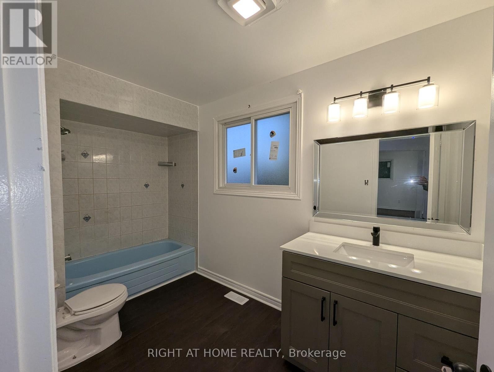 












73 SKYVIEW DRIVE

,
Hamilton (Falkirk),




Ontario
L9B1X5

