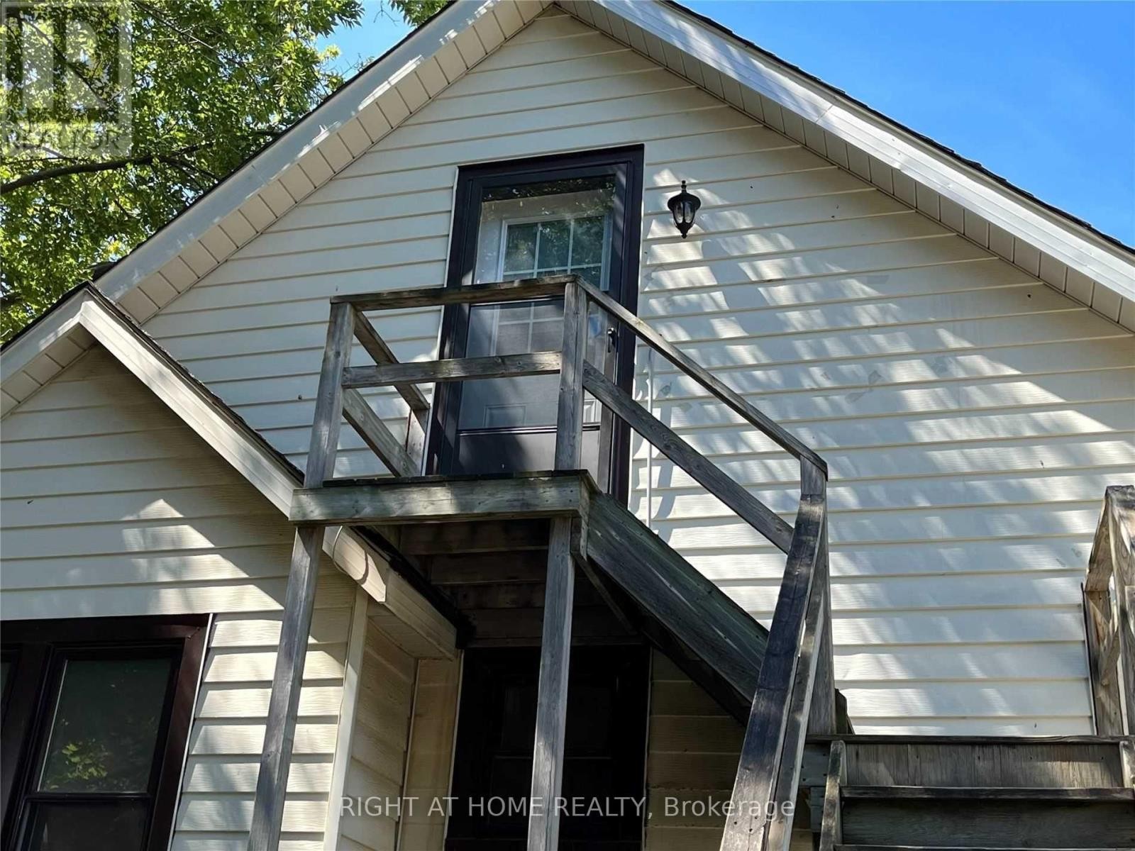 












4287 QUEEN  (UPPER UNIT ) STREET

,
Lincoln (Beamsville),




Ontario
L0R1B0

