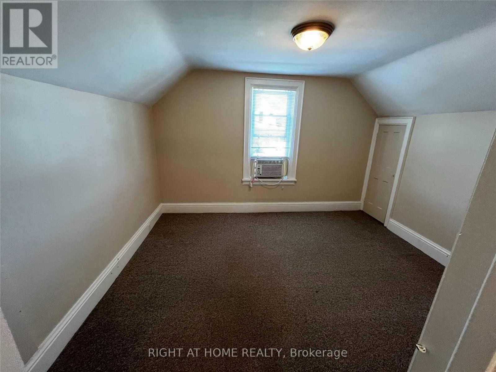 












4287 QUEEN  (UPPER UNIT ) STREET

,
Lincoln (Beamsville),




Ontario
L0R1B0

