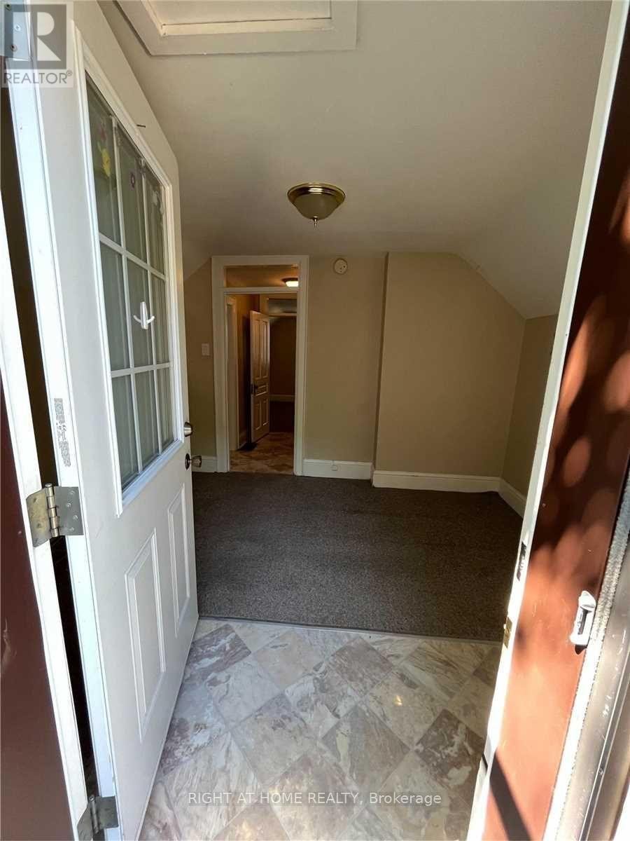 












4287 QUEEN  (UPPER UNIT ) STREET

,
Lincoln (Beamsville),




Ontario
L0R1B0

