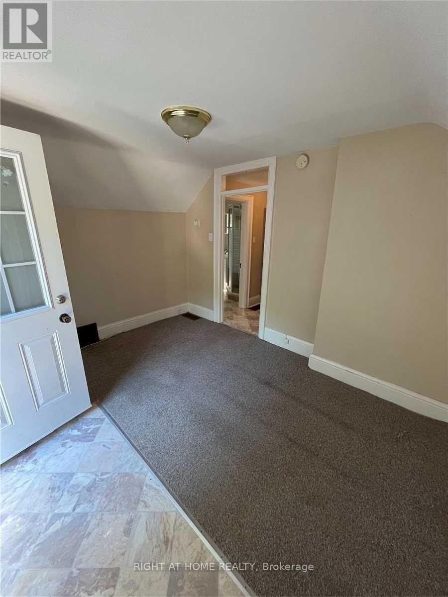 












4287 QUEEN  (UPPER UNIT ) STREET

,
Lincoln (Beamsville),




Ontario
L0R1B0

