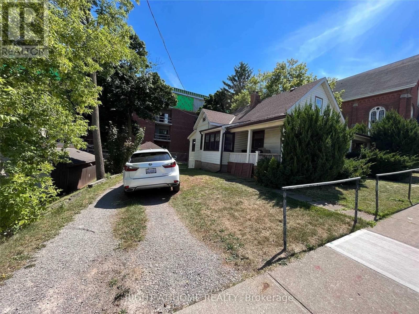 












4287 QUEEN  (MAIN UNIT ) STREET

,
Lincoln (Beamsville),




Ontario
L0R1B0


