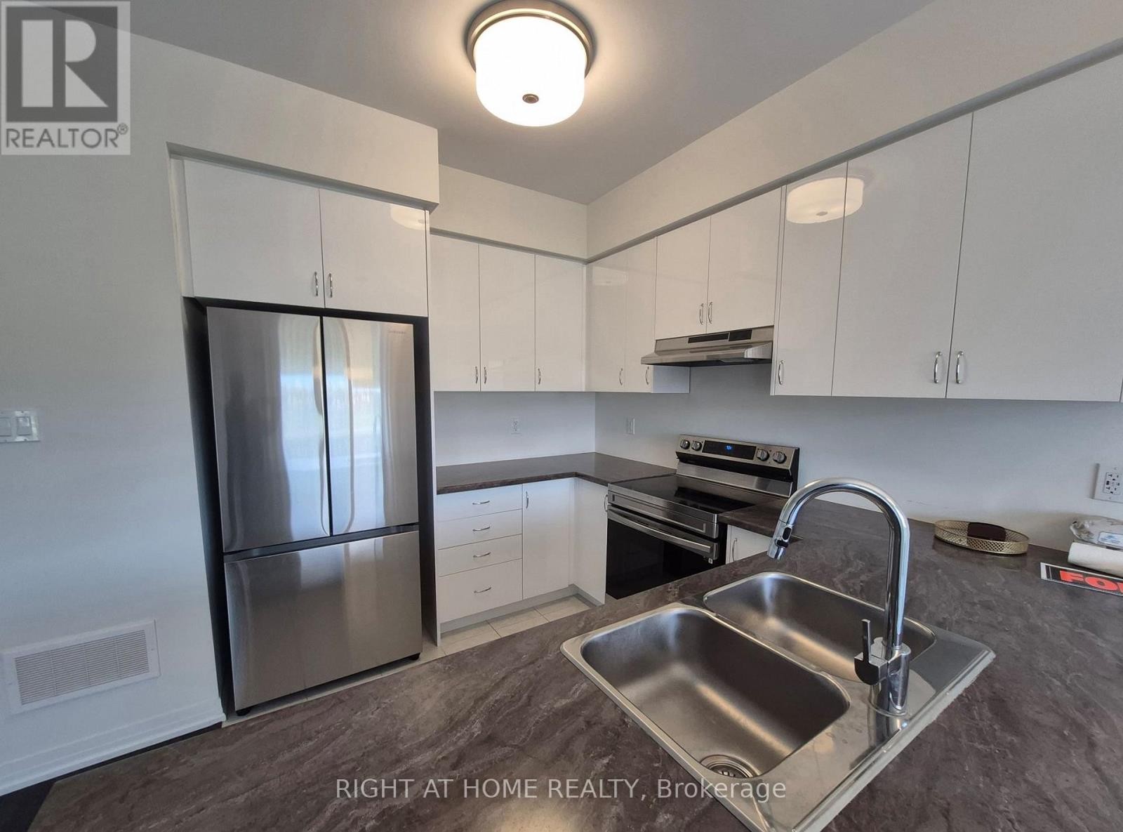 












47 GEORGE BRIER DRIVE W

,
Brant (Paris),




Ontario
N3L0L8


