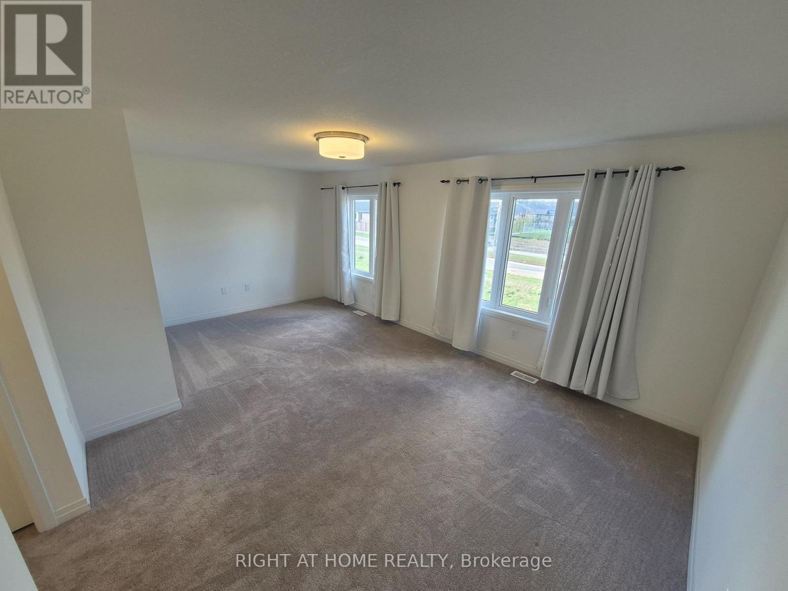 












47 GEORGE BRIER DRIVE W

,
Brant (Paris),




Ontario
N3L0L8

