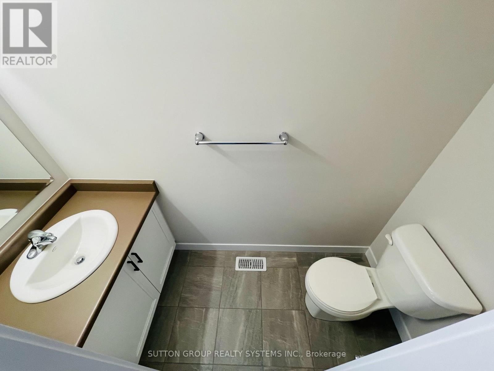 












4 - 160 STANLEY STREET

,
Norfolk (Simcoe),




Ontario
N3Y0G6

